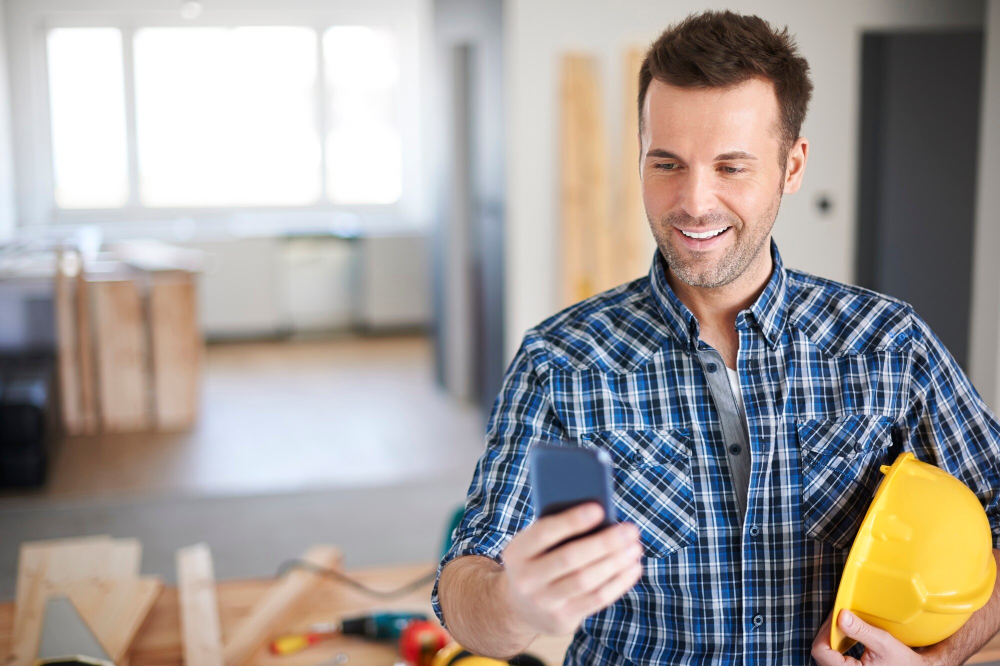construction worker using mobile phone 329181 11776 2